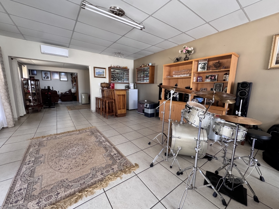 8 Bedroom Property for Sale in Meiringspark North West